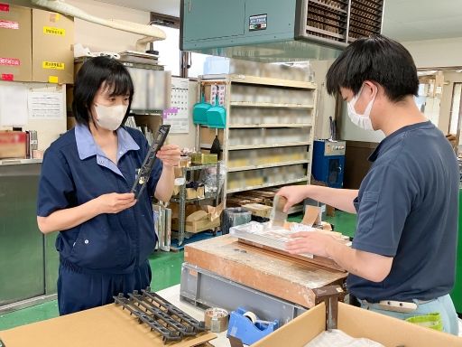 株式会社　三信