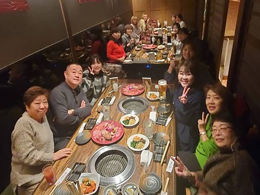 とても仲の良いスタッフの食事会です！