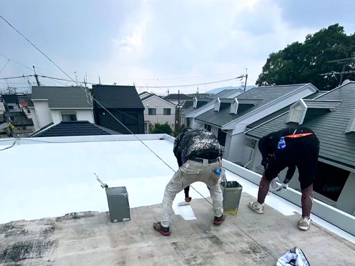 近年では女性の塗装職人も増えています☆